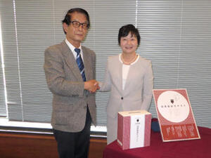 現俳協とTRC、「図書館俳句ポスト」設置