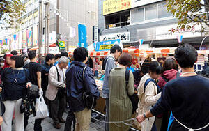 第29回「神保町ブックフェスティバル」過去最多ブース、秋晴で盛況