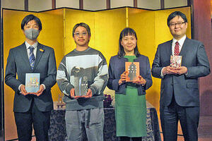 吉川英治賞、文学賞は角田光代「方舟を燃やす」(新潮社)