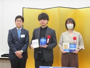「未来屋アオハル文学賞」表彰式、2作同時受賞に
